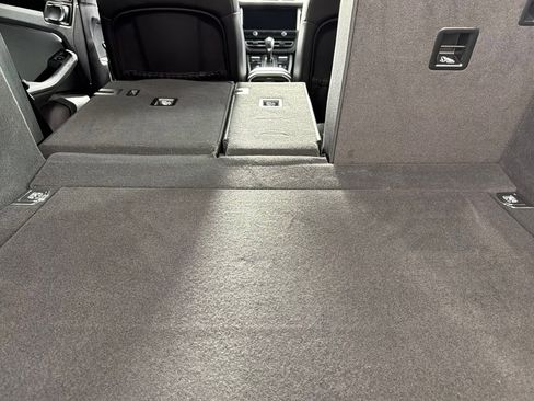 Used 2022 Porsche Macan w/ Driver Memory Package image 14