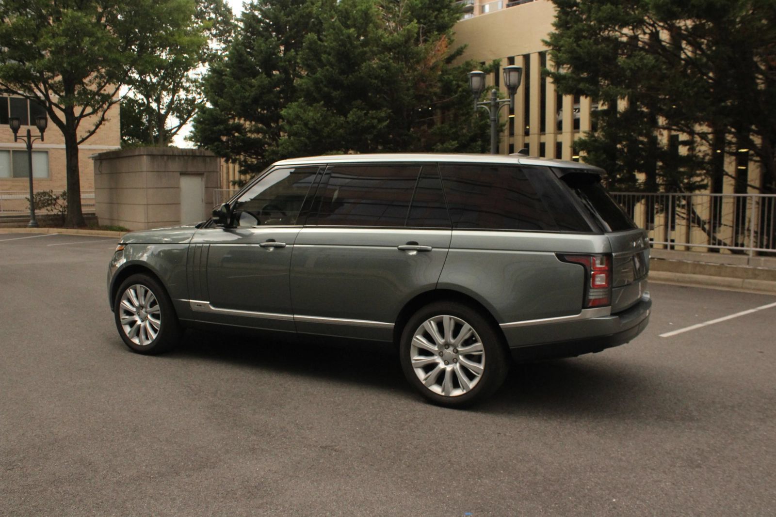 Used 2015 Land Rover Range Rover Long Wheelbase Supercharged AWD/4WD image 9