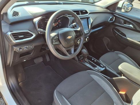 Used 2023 Chevrolet TrailBlazer LT w/ Convenience Package image 4