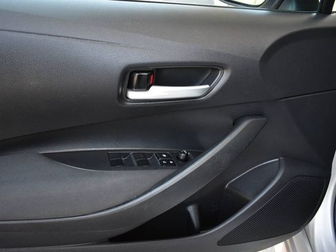 Used 2021 Toyota Corolla LE FWD image 15