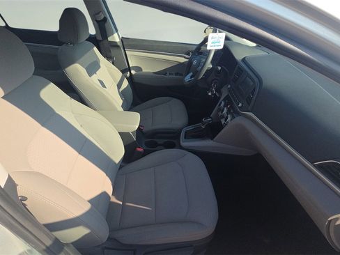 Used 2019 Hyundai Elantra SE image 25
