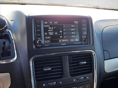 Used 2019 Dodge Grand Caravan GT FWD image 12