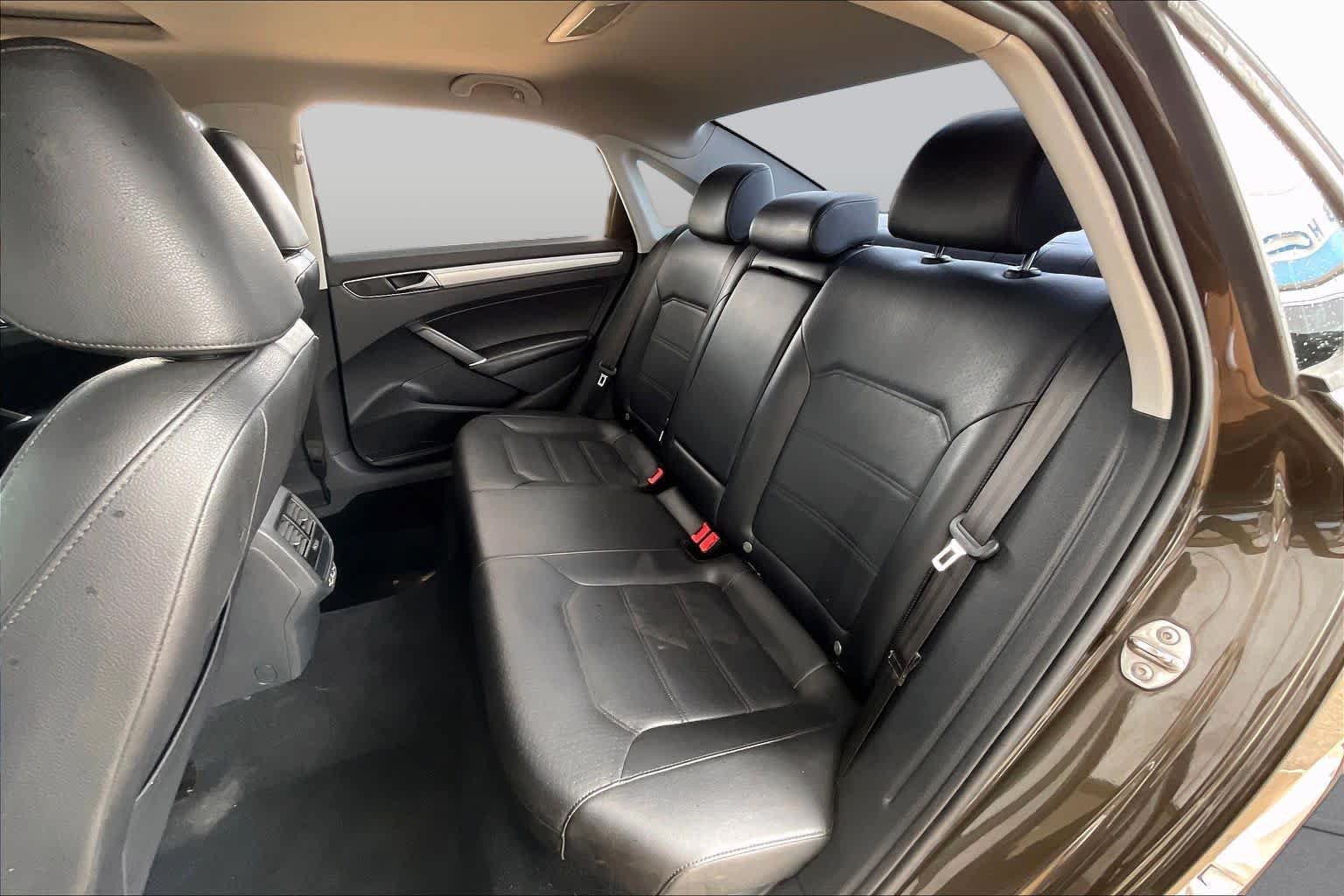 Used 2019 Volkswagen Passat 2.0T Wolfsburg w/ Wheels & Sunroof Package FWD image 21