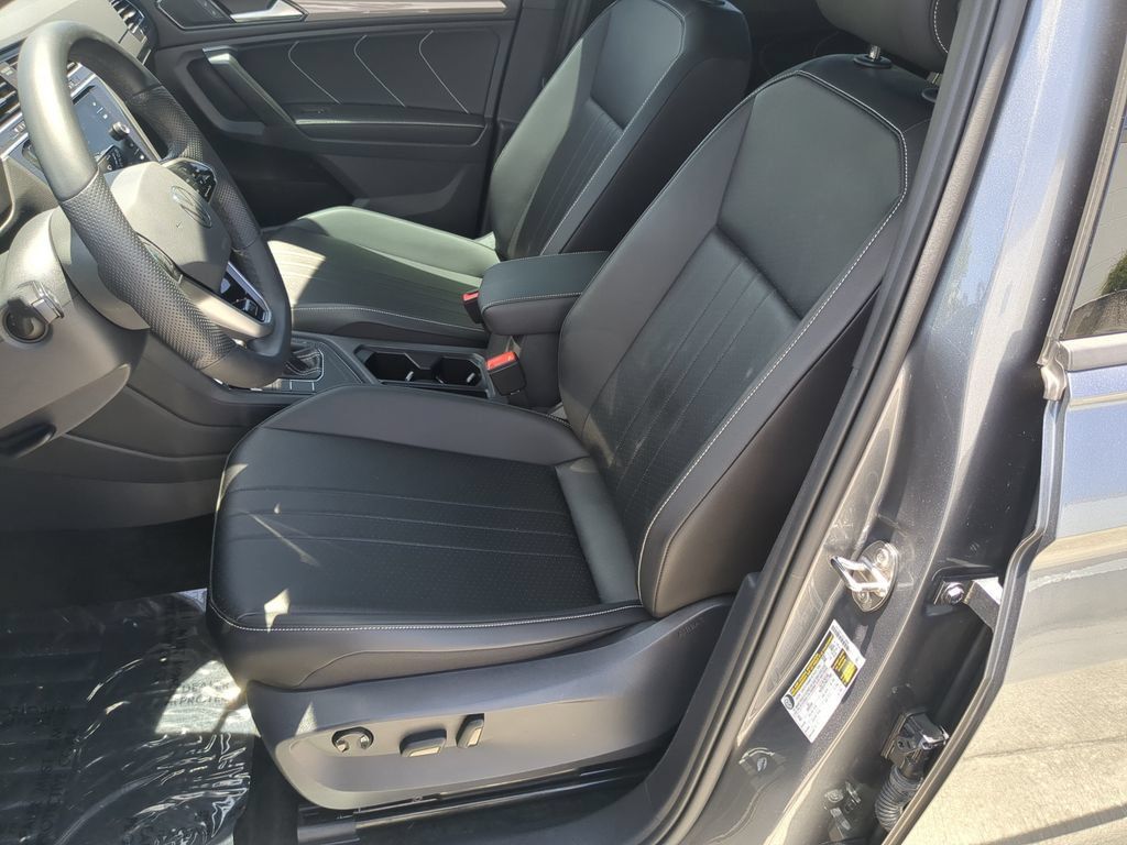 Certified 2024 Volkswagen Tiguan SE R-Line FWD image 20