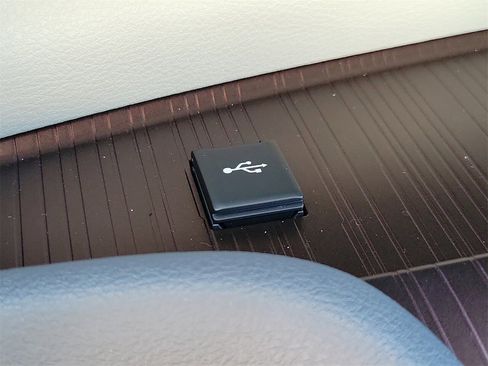 Used 2024 Toyota Sienna XLE image 31