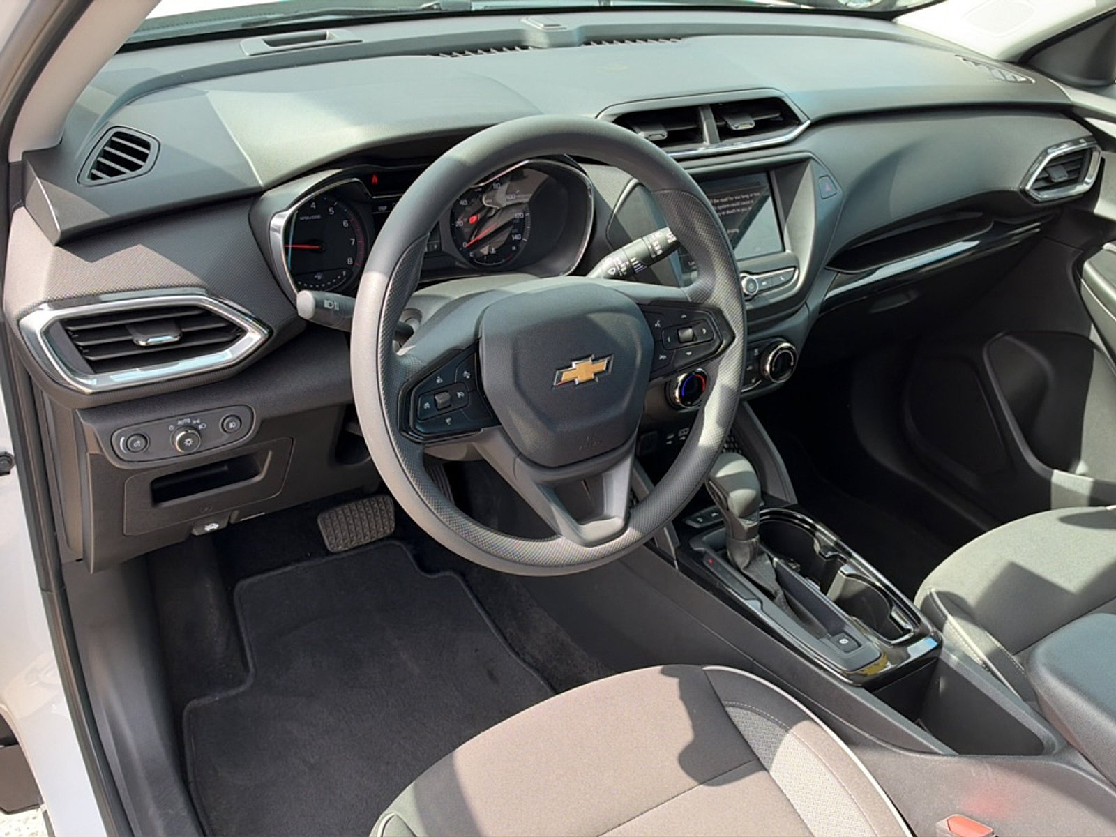 Used 2023 Chevrolet TrailBlazer LT AWD/4WD image 10