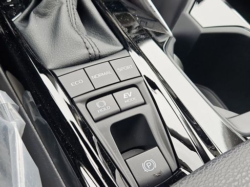 New 2026 Toyota Camry Hybrid AWD/4WD image 11
