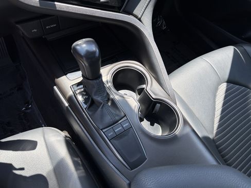 Used 2022 Toyota Camry SE w/ Convenience Package FWD image 28