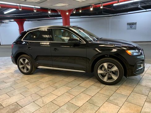 Used 2023 Audi Q5 2.0T Premium w/ Convenience Package AWD/4WD image 4