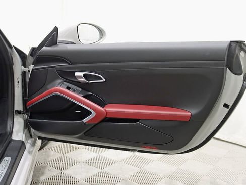 Used 2018 Porsche 718 Boxster S image 31