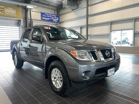 Used 2017 Nissan Frontier SV w/ SV Value Truck Package AWD/4WD image 1