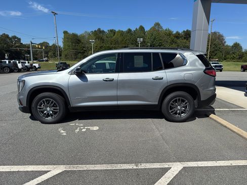 Used 2025 GMC Acadia Elevation image 4