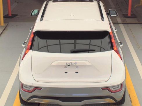 Certified 2023 Kia Niro Wave w/ Wave Preserve Package FWD image 5