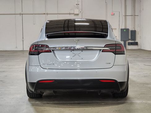 Used 2018 Tesla Model X 75D image 10