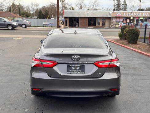 Used 2019 Toyota Camry LE image 5