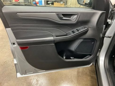 Used 2023 Ford Escape Active AWD/4WD image 5