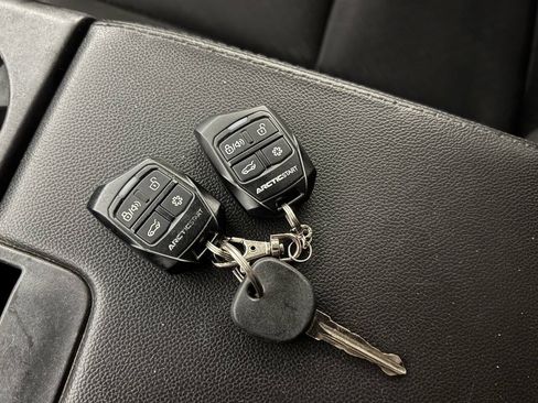 Used 2011 Chevrolet Silverado 2500 LT AWD/4WD image 29