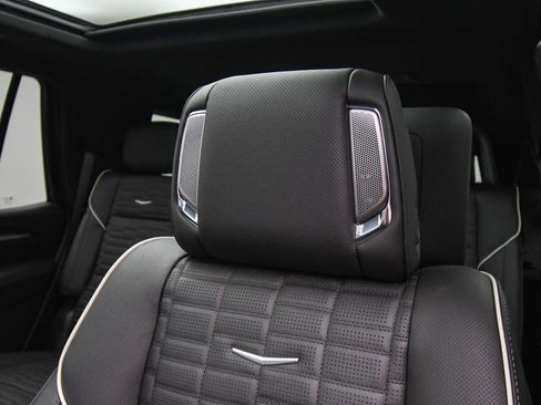 Used 2025 Cadillac Escalade V w/ LPO, ONYX Package image 61