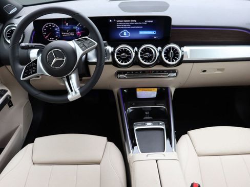 New 2025 Mercedes-Benz GLB 250 image 31