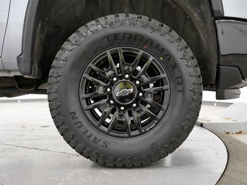 Used 2024 Chevrolet Silverado 2500 ZR2 w/ Technology Package AWD/4WD image 35