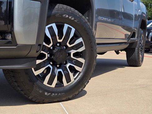 Used 2025 GMC Sierra 2500 Denali Ultimate AWD/4WD image 8