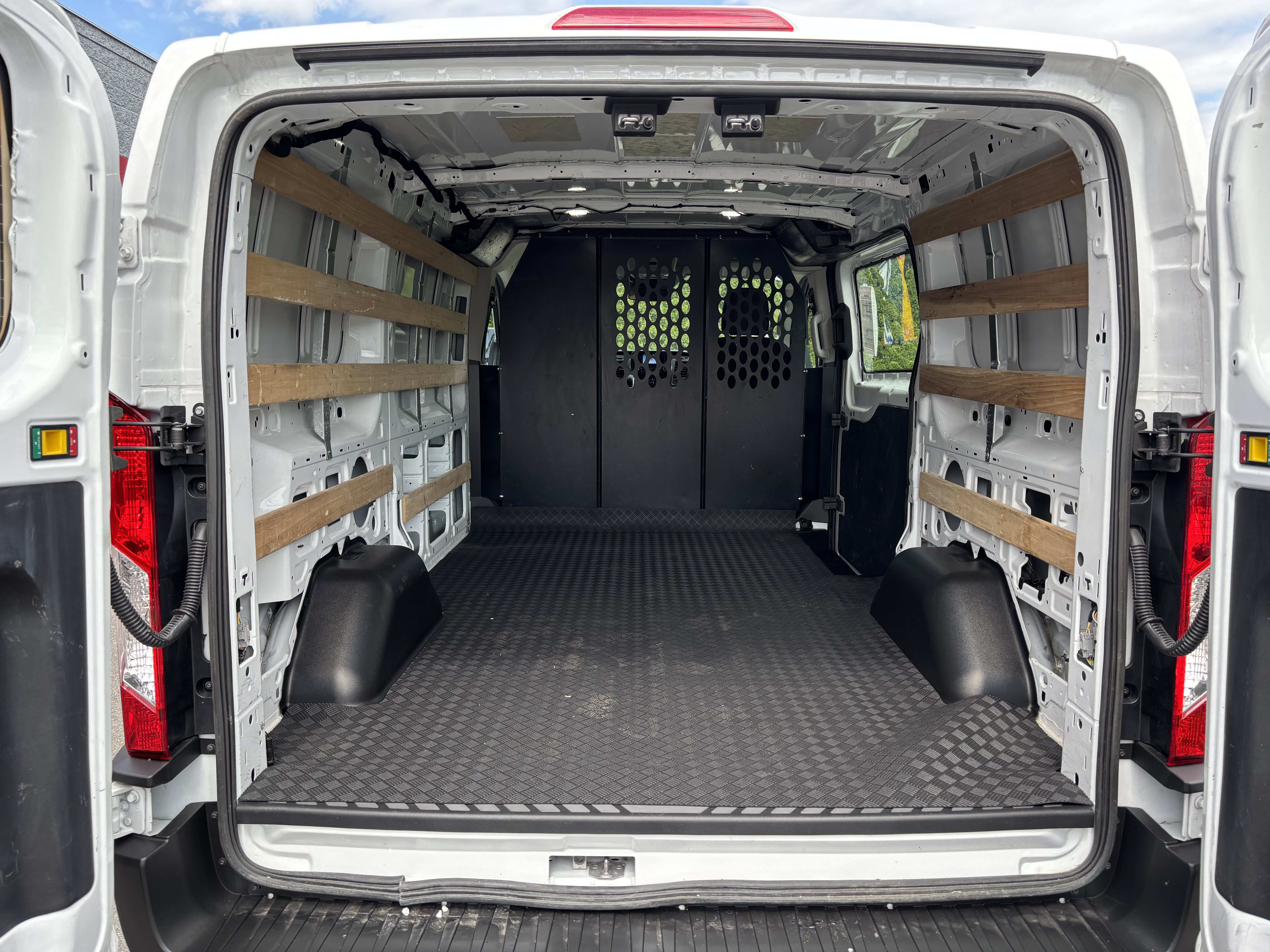 Used 2025 Ford Transit 250 Low Roof w/ Exterior Upgrade Package RWD image 5