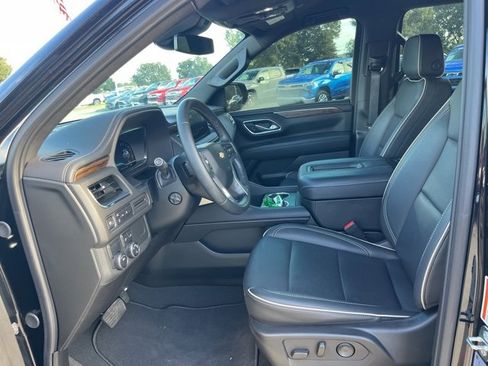 Used 2024 Chevrolet Suburban Premier image 17