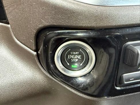 Used 2022 GMC Sierra 1500 SLT w/ SLT Premium Package AWD/4WD image 34