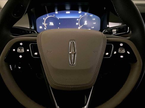 Used 2023 Lincoln Aviator AWD w/ Premium Package image 18