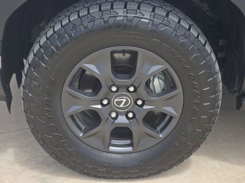 Used 2024 Lexus GX 550 image 9