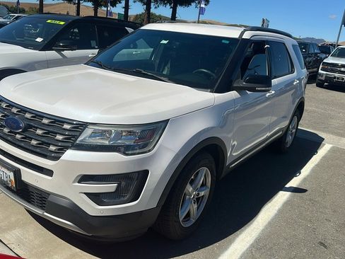 Used 2017 Ford Explorer XLT w/ Equipment Group 202A image 1