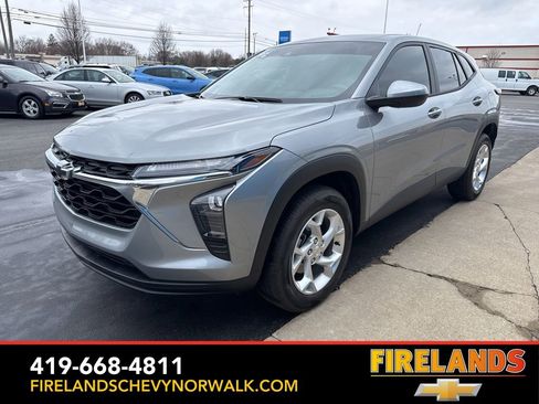 Certified 2024 Chevrolet Trax LS w/ LS Convenience Package image 3