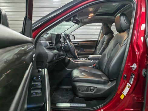 Used 2020 Toyota Highlander Limited image 13