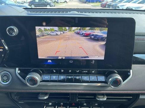 Used 2024 Chevrolet Colorado Z71 w/ Z71 Convenience Package 2 AWD/4WD image 18