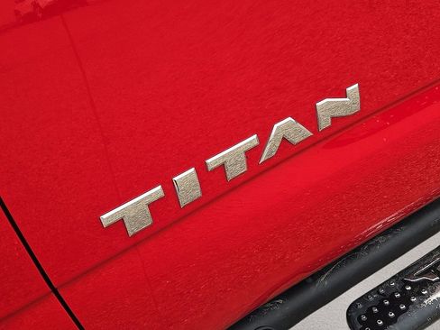 Used 2021 Nissan Titan SV w/ SV Convenience Package AWD/4WD image 11