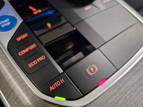 Used 2025 BMW i4 xDrive40i w/ Parking Assistance Package image 22