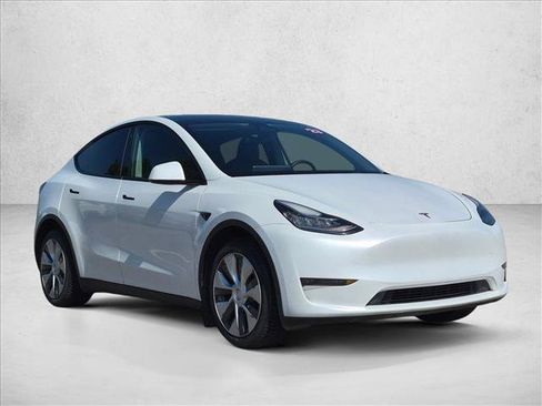 Used 2023 Tesla Model Y Long Range AWD/4WD image 3