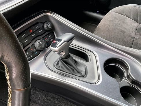 Used 2015 Dodge Challenger SRT image 14