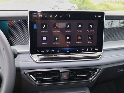 New 2025 Volkswagen Tiguan SE image 19