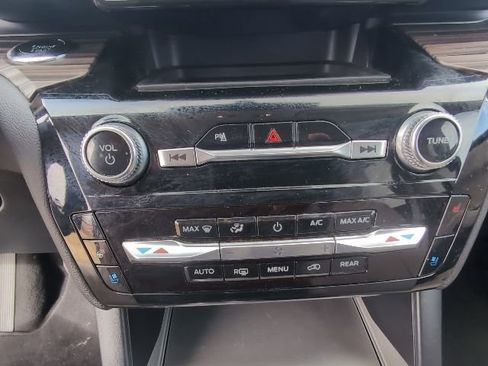 Used 2023 Ford Explorer Limited image 25