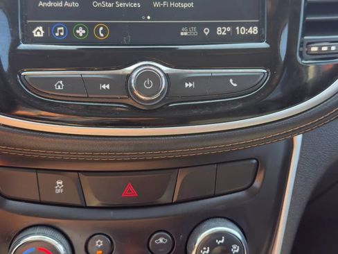 Used 2019 Chevrolet Trax LT w/ LT Convenience Package FWD image 18