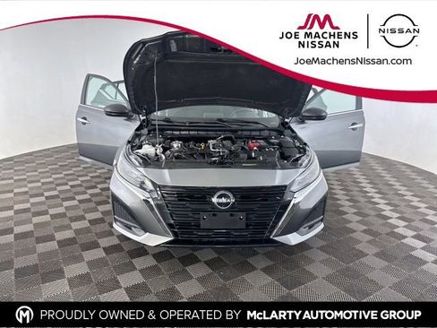 Used 2025 Nissan Altima 2.5 SV image 11