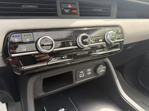 Used 2025 Honda Pilot Elite image 35