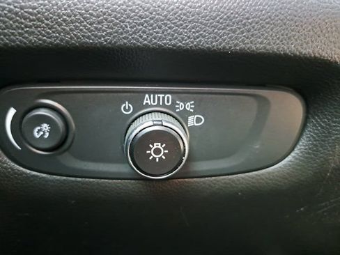 Used 2023 Chevrolet Traverse LT AWD/4WD image 23