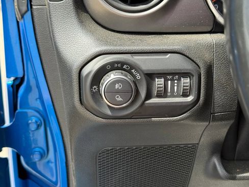 Used 2021 Jeep Gladiator Sport AWD/4WD image 19