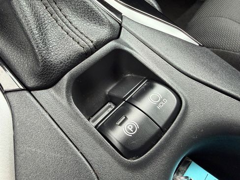 Used 2022 Toyota Corolla Cross LE image 18