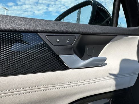 New 2025 Volkswagen Tiguan SE AWD/4WD image 18