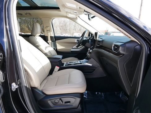 Certified 2023 Ford Explorer Limited w/ Limited Technology Package image 8