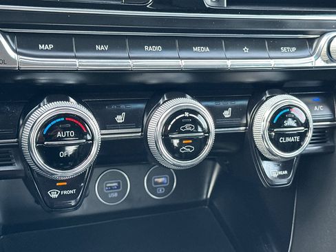 Used 2023 Genesis G70 2.0T image 20