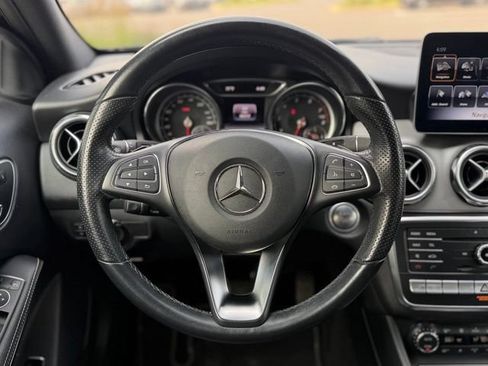 Used 2020 Mercedes-Benz GLA 250 4MATIC image 12